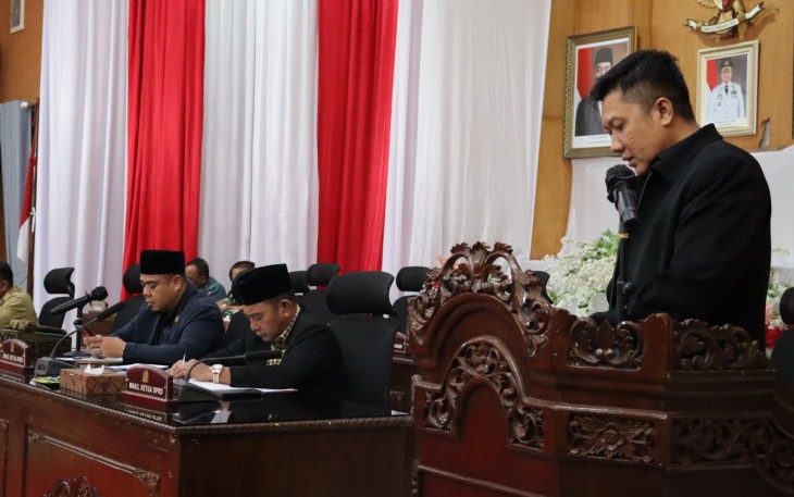 Mewakili Fraksi PBB, Edi Syahputra sampaikan pandangan umum fraksi pada saat agenda rapat paripurna DPRD Kabupaten Batu Bara