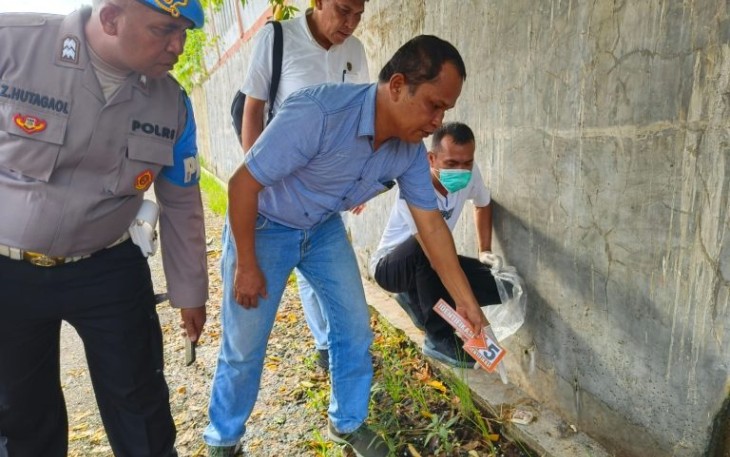 Pihak berwajib dari Polsek Padang Bolak dan Polres Tapanuli Selatan saat cek TKP