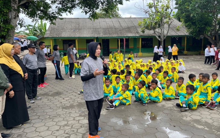 Pusat Psikologi TNI bersama CT Arsa melaksanakan kegiatan bakti sosial. Kegiatan dilaksanakan di SDN Kamasan 1 Kab. Serang, Banten dan diikuti oleh lebih dari 200 peserta didik