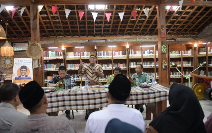 Mendes PDTT Abdul Halim Iskandar yang akrab disapa Gus Halim ini dalam Sosialisasi - Dialog Publik Keputusan Mendes PDTT No 3/2024 tentang Taman Bacaan Masyarakat Desa di Jombang, Jawa Timur, Sabtu (27/1/2024).