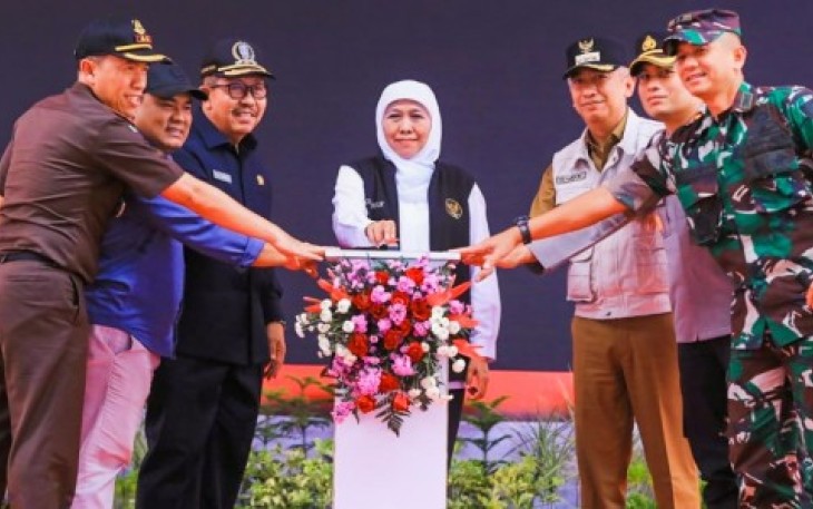 Peresmian Pasar Baru Kertosono di Halaman Pasar Baru Kertosono Jl. Ronggo Warsito No. 14-8, Kec. Kertosono, Kabupaten Nganjuk. Senin, (05/2/2024).