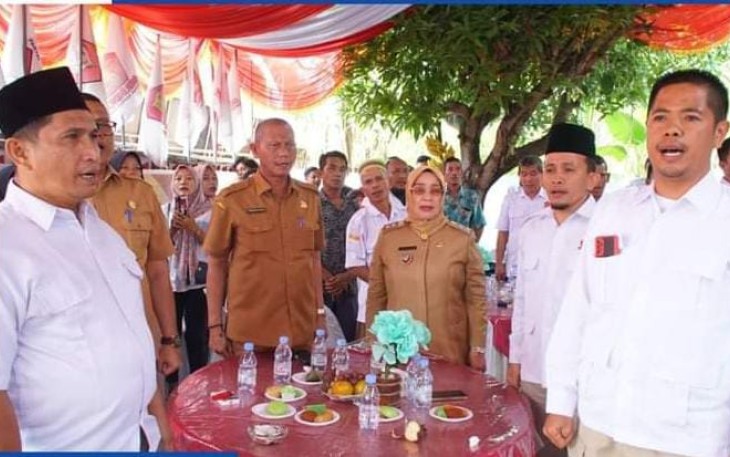 Plt. Bupati Labuhanbatu Hj. Ellya Rosa Siregar, S.Pd, MM, didampingi Asisten I Pemerintahan dan Kesra Drs Sarimpunan Ritonga, M.Pd, Kaban Kesbangpol Nilwan SE, dan Kabag Protokol Prandi A Nasution  hadir dalam perayaan HUT Partai Gerindra Ke-16