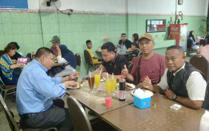 RoHa Ajak Makan Bareng Cak Dedi dan Jurnalis 