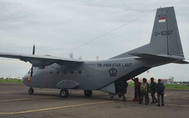 Skuadron Udara 600 Wing Udara 2 Juanda Puspenerbal mengerahkan 1 unsur Pesawat Udara (Pesud) NC-212 Aviocar untuk mendukung latihan penerjunan prajurit Batalyon Taifib dan Kopaska pada Selasa (23/1/2024)