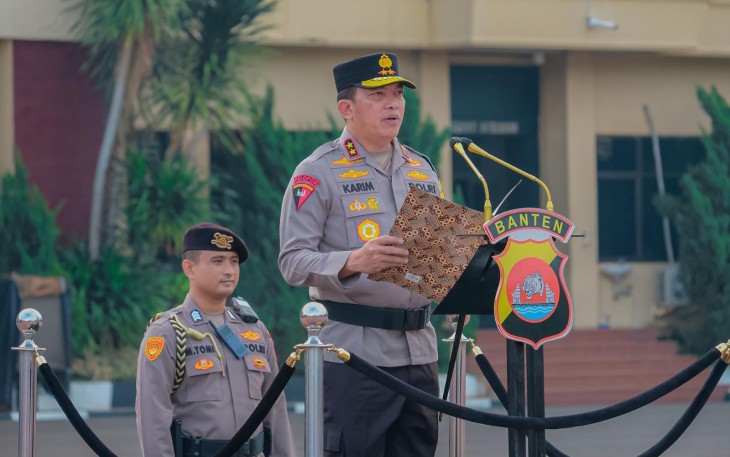 Kapolda Banten Irjen Pol Abdul Karim saat pimpin Upacara Hari Kesadaran Nasional di Lapangan Apel pada Rabu (17/01).