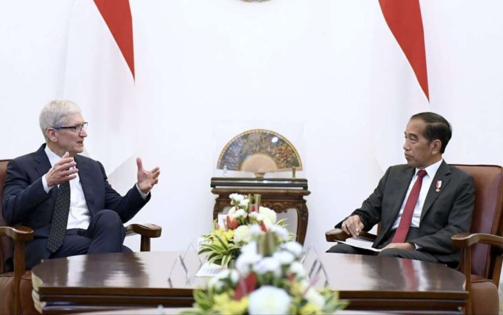Presiden Joko Widodo menerima delegasi Apple di Istana Merdeka, Jakarta, pada Rabu, 17 April 2024