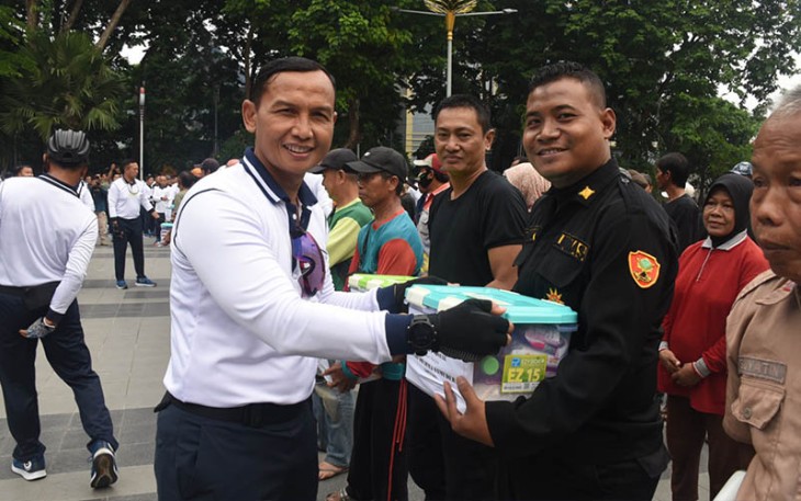 Danlantamal V saat Ikuti Olahraga Funbike Bersama Pangkotama TNI AL Wilayah Surabaya