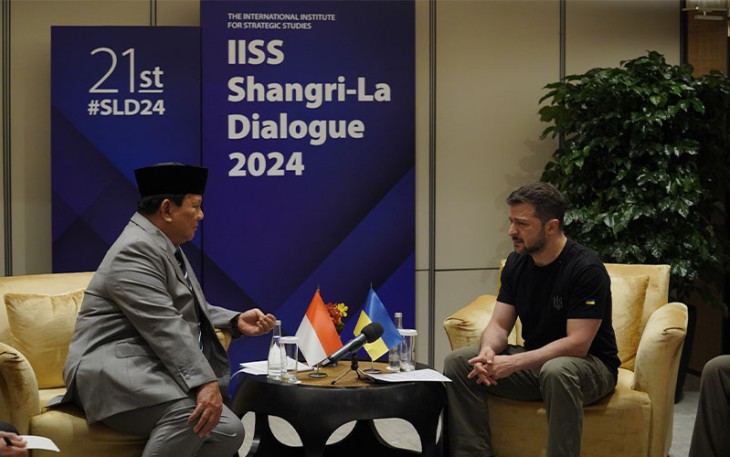 Menhan Prabowo saat Bertemu Presiden Ukraina H.E. Volodymyr Zelenskyy, di Singapura, Sabtu (1/6/2024).