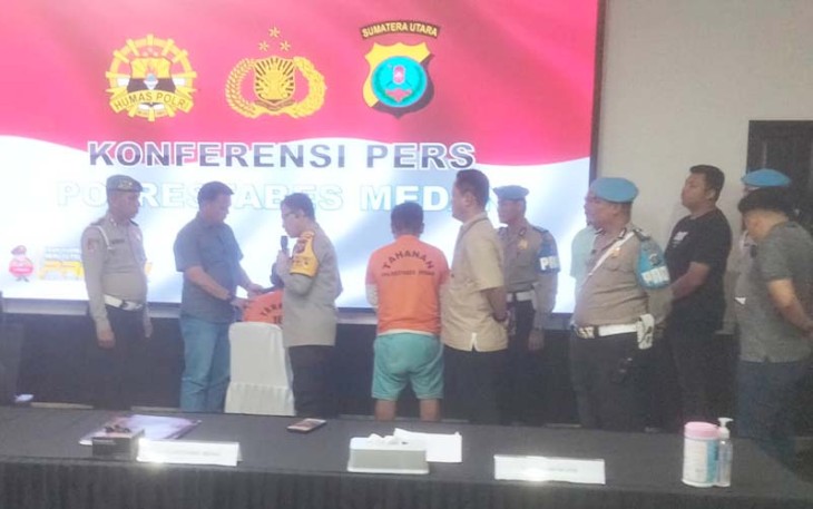 Kapolrestabes Medan Kombes Pol Dr Teddy John Sahala Marbun SH MHum memaparkan keberhasilan anggota mengungkap kasus pembunuhan di Aceh Timur, Kamis (1/2/2024).
