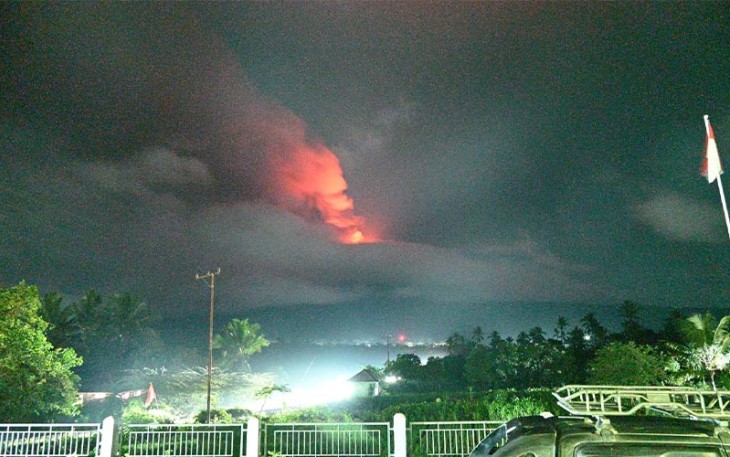 Erupsi Gunungapi Lewotobi Laki-Laki, pada Selasa (9/1) pukul 23.00 WITA.