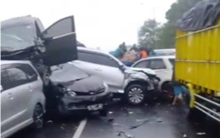 Kecelakaan beruntun di ruas tol Purbaleunyi KM 92, Senin (11/11)