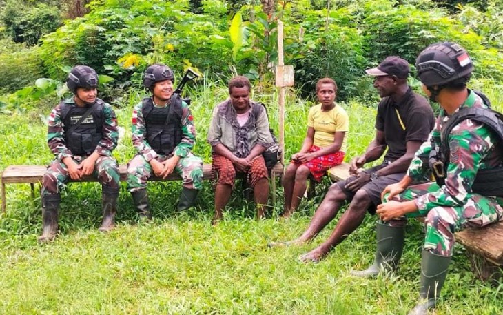 Binter Satgas Pamtas Statis RI-PNG dengan Masyarakat Pedalaman