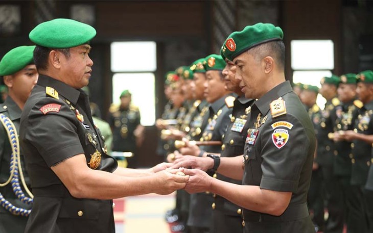 Serah terima jabatan Pangdam IX/Udayana dipimpin langsung Kepala Staf TNI AD Jenderal TNI Maruli Simanjuntak, M.Sc., bertempat di Aula Jenderal Besar A.H. Nasution, Markas Besar Angkatan Darat (Mabesad), Jakarta (8/3/2024).
