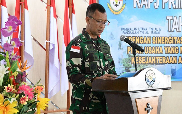 Danlanal Ranai Kolonel Laut (P) Maman Nurachman saat membuka secara resmi pelaksanaan rapat anggota pertanggungjawaban (RAPJ) Primer Koperasi Angkatan Laut (Primkopal) Lanal Ranai tahun buku 2023.