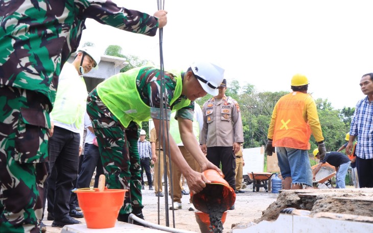 Pabung Kodim Madiun Hadiri Peletakan Batu Pertama Revitalisasi Prasarana Gedung Pendidikan SD dan SMPN