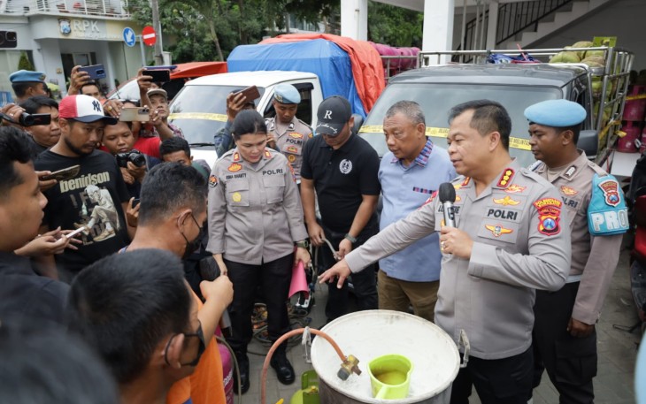 Polrestabes Surabaya Ungkap Sindikat Pengoplos LPG Bersubsidi 3 Kg ke 12 Kg