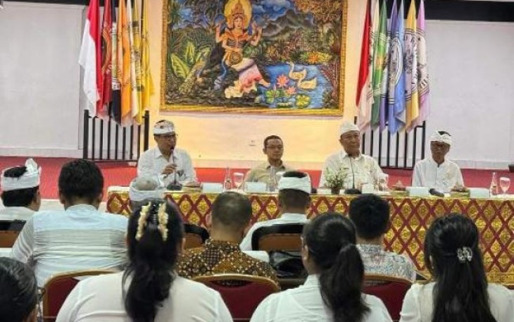 Wamendikdasmen Faizal Riza Ul Haq saat berkunjung di SMP Dwijendra, Denpasar, Bali, Selasa (14/1)
