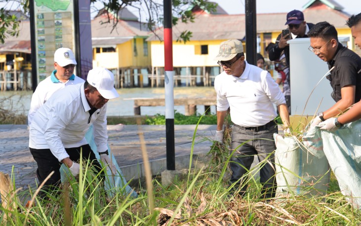 Gubernur Ansar Pimpin Gotong Royong di Pulau Penyengat
