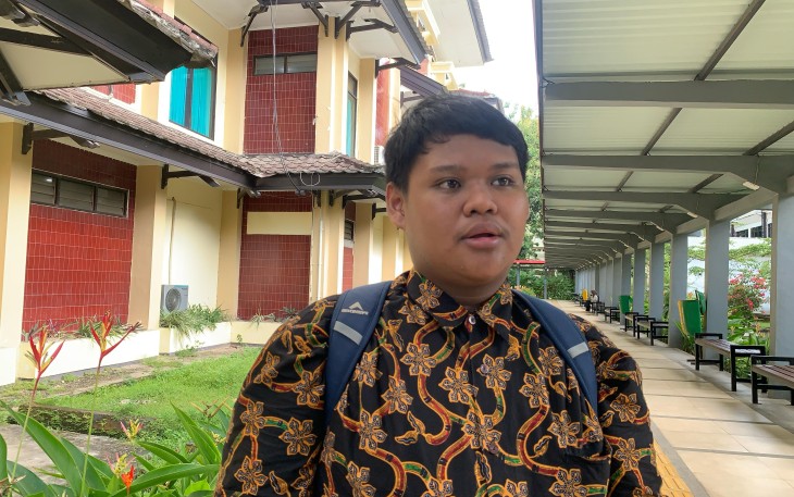 Giffari Naufal Arisma Putra saat ditemui di samping Gedung Perpustakaan Universitas Mataram, Jumat (25/4/2025). (Foto: Istimewa)
