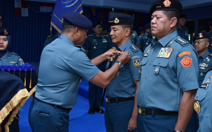 Perwira Tinggi TNI AL saat Terima Brevet Kehormatan Principal Warfare Officer