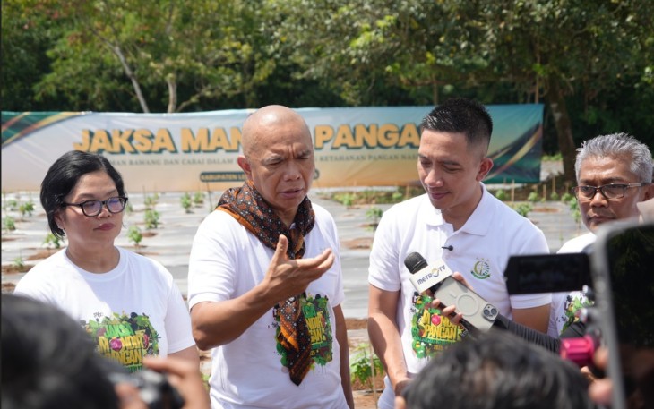 Jaksa Agung Muda Intelijen (Jamintel) Prof. Dr. Reda Manthovani memimpin acara Penanaman Holtikultura Bibit Cabai dan Bawang Merah Program Jaksa Mandiri Pangan di Kabupaten Lebak, Provinsi Banten. 