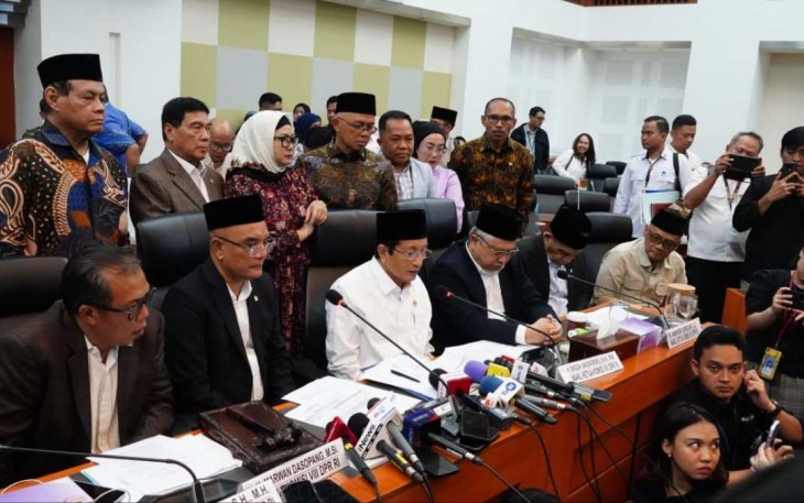 Menag Nasaruddin Umar bersama Komisi VIII DPR RI saat raker menyepakati