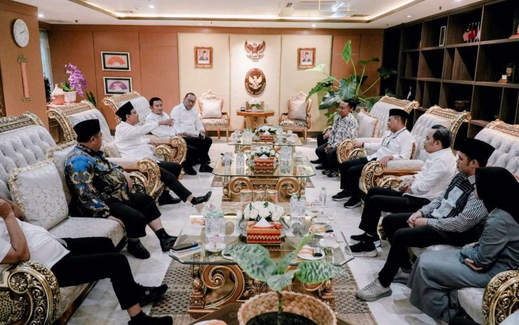 Mensos Saifullah Yusuf menerima kunjungan empat bupati Jawa Timur terpilih di Jakarta, Rabu (19/2)