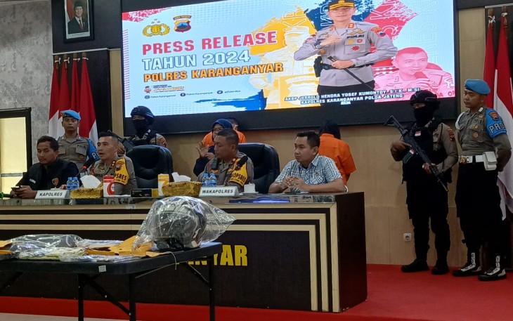 Polres Karanganyar menggelar rilis akhir tahun di Aula Wira Pratama I Mapolres setempat, Selasa (31/12/2024)