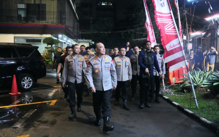 Wakil Kepala Kepolisian Negara Republik Indonesia (Wakapolri) Komjen Pol. Prof. Dr. Dedi Prasetyo, S.H., M.Hum., M.Si., M.M., memimpin penguatan operasi keamanan dan ketertiban masyarakat (Kamtibmas) pasca aksi kerusuhan di beberapa daerah. Langkah strategis yang diambil adalah dengan menggelar patroli skala besar gabungan TNI-Polri di seluruh Indonesia
