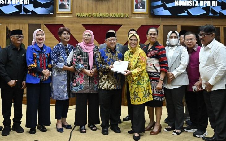 Mendikdasmen, Abdul Mu’ti, menghadiri undangan Rapat Kerja bersama Komisi X Dewan Perwakilan Rakyat (DPR) RI, di Jakarta Rabu (22/1).