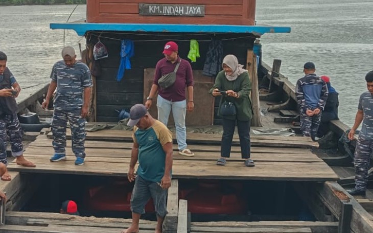 TNI AL Gagalkan Kapal Diduga Muatan Pasir Timah Ilegal Seberat 45,7 Ton di Pangkal Pinang 