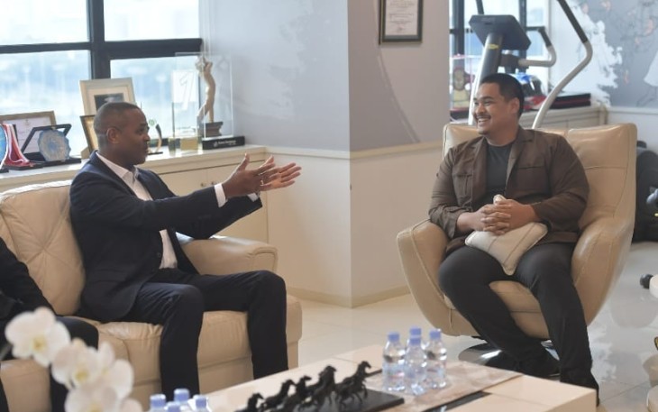 Menteri Pemuda dan Olahraga Republik Indonesia (Menpora RI) Dito Ariotedjo hari Senin (13/1) siang menerima Ketua Umum PSSI Erick Thohir dan Pelatih Timnas Indonesia baru Patrick Kluivert, bersama Asisten Pelatih Denny Landzaat di Lantai 10, Kemenpora, Jakarta