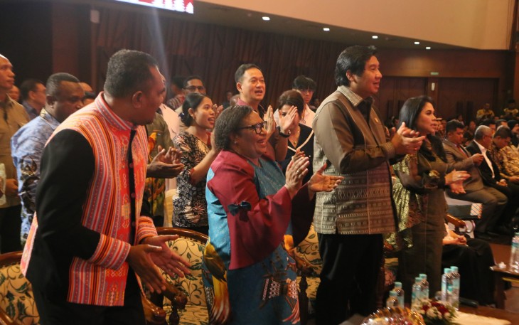Wamendagri Ribka saat menghadiri Ibadah dan Perayaan Natal Kementerian Perumahan dan Kawasan Permukiman di Jakarta, Jumat (17/1/2025). 