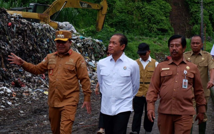  Menteri Lingkungan Hidup/Kepala Badan Pengendalian Lingkungan Hidup (KLH/BPLH), Hanif Faisol Nurofiq
