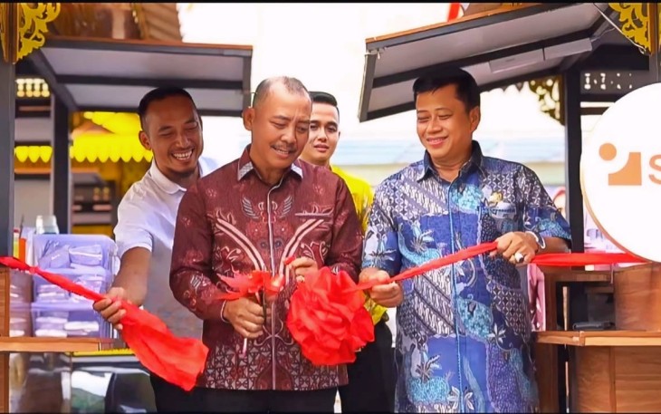 17 Pelaku UMKM Terima Bantuan Gerobak Kolaborasi Pemprov Kepri dan PT SMI