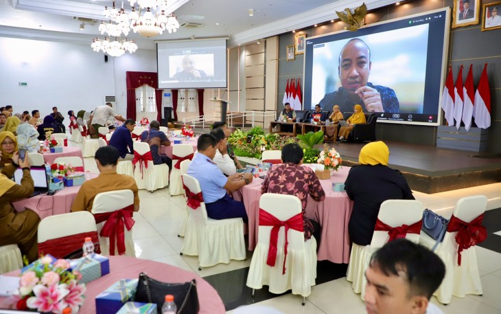 Sesi pemaparan dari perwakilan UNFPA dan Dinas Komunikasi dan Informatika Provinsi Sumatra Barat dalam peluncuran sistem Satu Data Bencana yang digelar di Auditorium Gubernur Sumatra Barat di Kota Padang, pada Selasa (25/11)