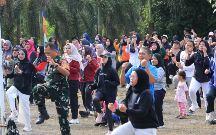 Ketua TP PKK Bintan Hafizha Rahmadhani yang turut hadir dalam kegiatan GERMAS di Gunung Kijang