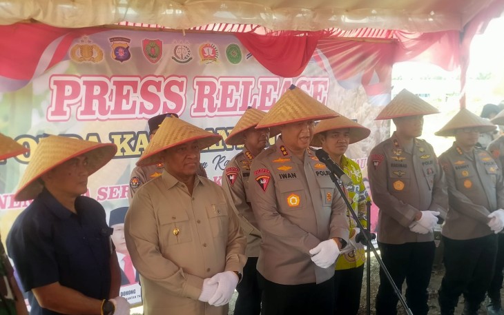 Kapolda Kalteng Bersama Wagub Panen Raya Jagung Serentak Kuartal II di Pulang Pisau