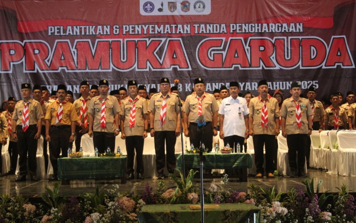 Acara pelantikan anggota Pramuka Garuda, di Gedung Kebudayaan Kabupaten Karanganyar, Rabu (3042025) pagi.