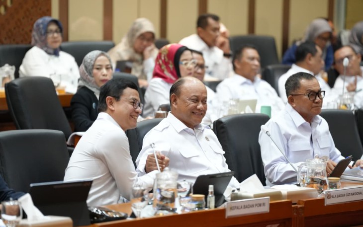 Kepala Badan Gizi Nasional (BGN), Dadan Hindayana dalam Rapat Dengar Pendapat (RDP) bersama Badan Pengawas Obat dan Makanan (BPOM) di Komisi IX DPR RI, Jakarta, Senin (15/9).