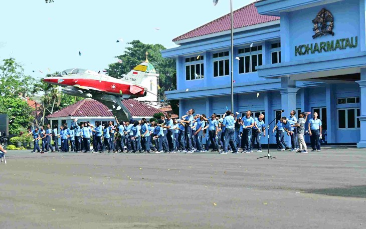 Terbangkan Mimpimu dengan pesawat kertas di Mako Koharmatau, Bandung, Sabtu (27/9)
