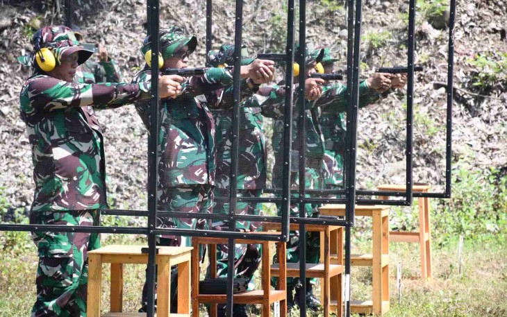 Latihan menembak prajurit Korem 081/DSJ