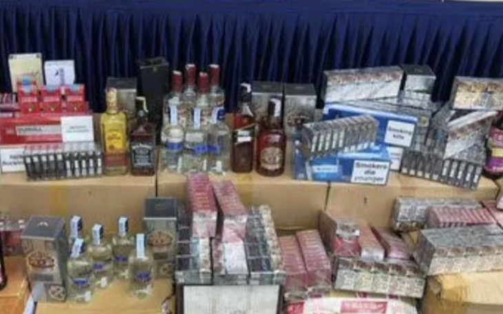 Ilustrasi barang impor miras dan rokok ilegal