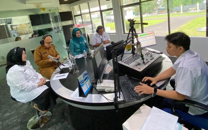 Dewi Kumalasari pada Dialog Tanjungpinang Pagi digelar RRI Tanjungpinang dengan tema "Kunci Sukses Percepatan Stunting di Provinsi Kepri, Senin (8/12/2025) pagi.