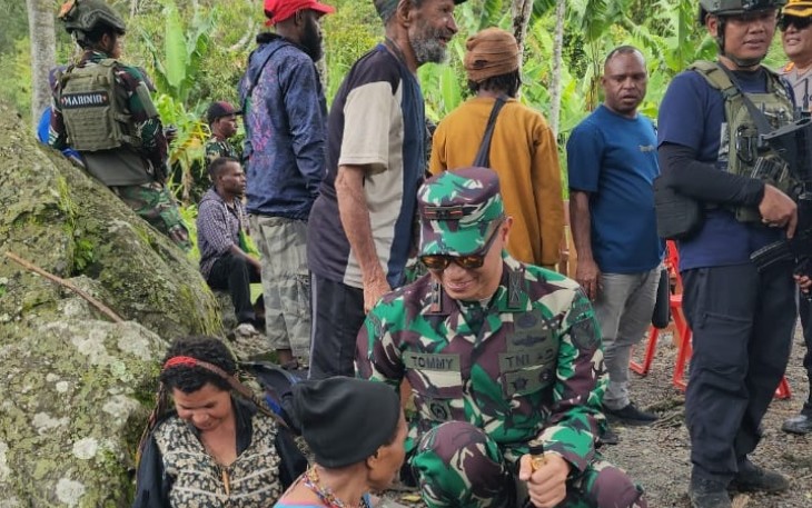 Dandim 1715/Yahukimo Bersama Forkopimda Yahukimo Berikan Bantuan Pangan dan Dukungan Moril ke Distrik Anggruk