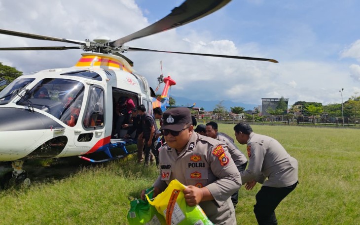 Ditpoludara Baharkam Polri melalui Subdirektorat Patroli Udara saat berangkatkan satu unit helikopter untuk mendukung misi kemanusiaan dan pengiriman logistik bagi korban bencana banjir di wilayah Aceh dan Sumatera Utara.