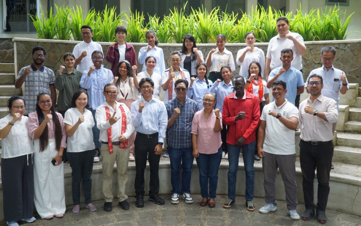 Foto bersama dalam Satya Wacana International Scholarship (SWIS) 2025 Awardee Welcome Reception.
