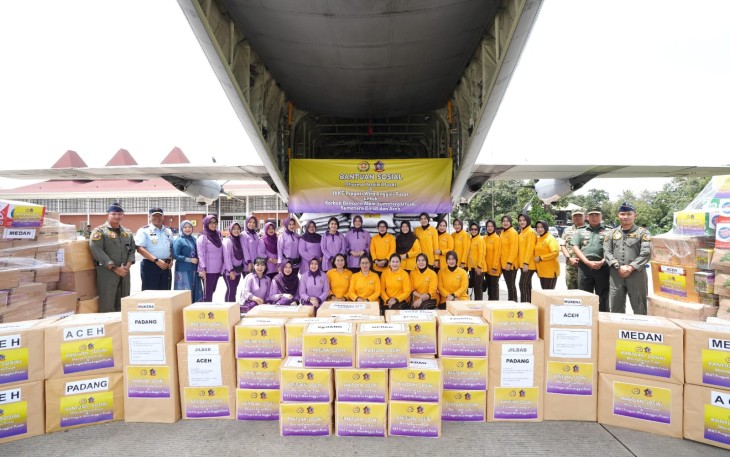 Dharma Pertiwi Pusat dan IKKT Pragati Wira Anggini Pusat saat Kirim Bantuan Sosial Untuk Masyarakat Terdampak Bencana di Sumatera