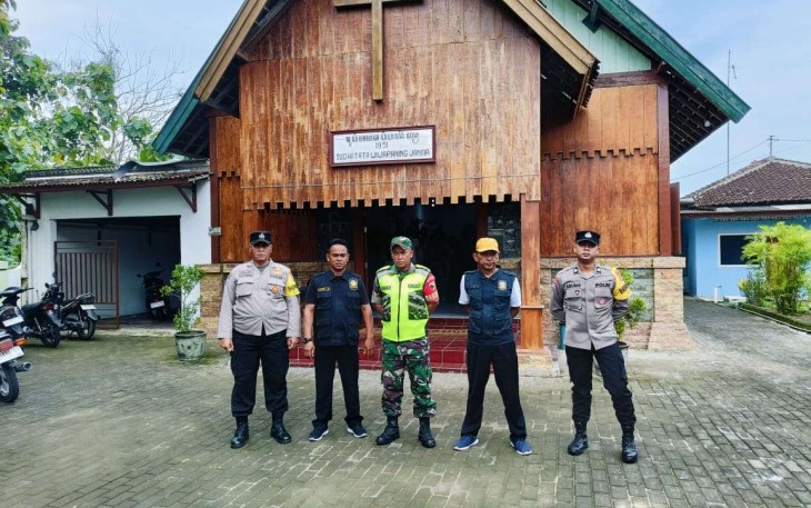 Pengamanan ibadah di gereja wilayah desa binaan 