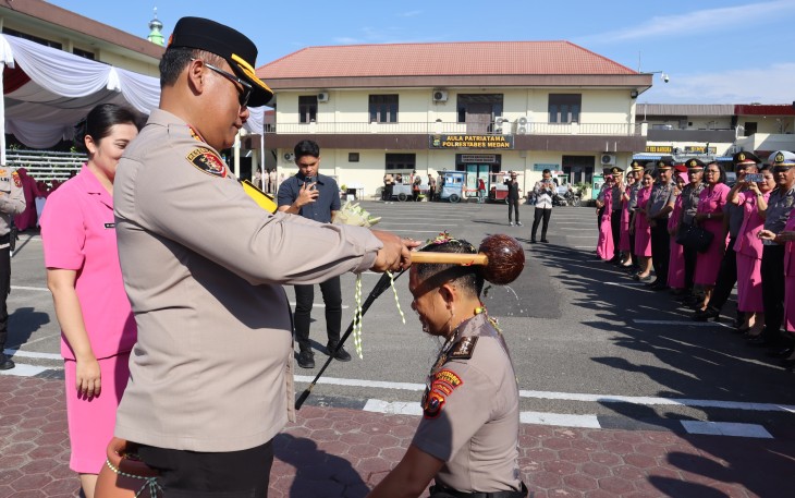 Kapolrestabes Medan Pimpin Upacara Kenaikan Pangkat dan Purna Bakti Personel.